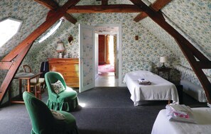 4 bedrooms, travel cot, free WiFi, bed sheets