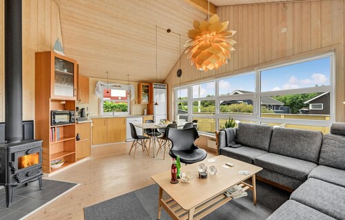 Lovely home in Hemmet with kitchen