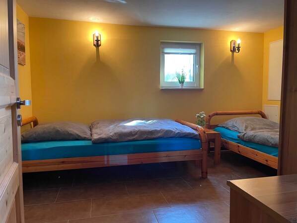 3 bedrooms, bed sheets