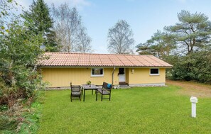 Outdoor dining - Amazing home in Herning with WiFi (Herning)