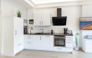 Kühlschrank, Mikrowelle, Herdplatte, Geschirrspüler
