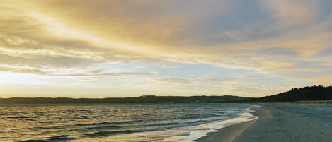 På stranden og fisking