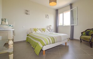 2 slaapkamers, reisbedje, gratis wifi, beddengoed