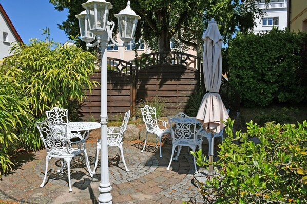 Outdoor dining - Apartment "Balance" - Villa Vitalis - apartments and spa on Rügen (Sellin)