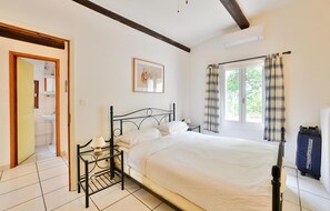 4 chambres, lit parapluie, Wi-Fi gratuit, draps fournis