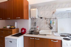 Kühlschrank, Ofen, Herdplatte, Geschirrspüler