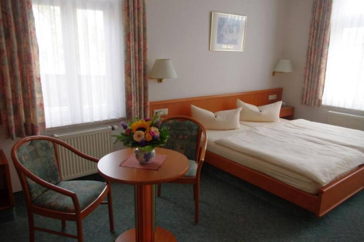 1 bedroom, desk, free WiFi, bed sheets