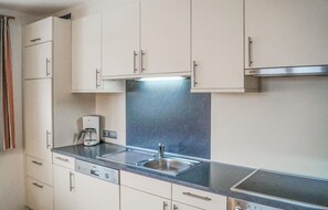 Kühlschrank, Herdplatte, Geschirrspüler