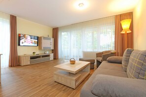 LCD TV - F: Villa Störtebeker Whg. 13 with balcony - Villa Störtebeker Whg. 13 with balcony (Baabe)