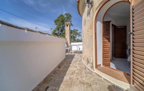 Terrace/patio - Awesome home in Els Poblets with WiFi (Els Poblets)