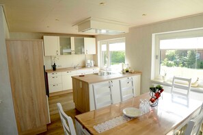 Fridge, oven, dishwasher, highchair - Vacation apartment Meer, Germany (Hasselberg)