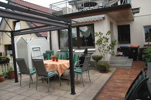 تناول الطعام بالخارج