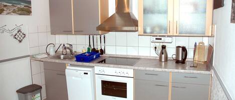 Refrigerador, microondas, horno y lavavajillas