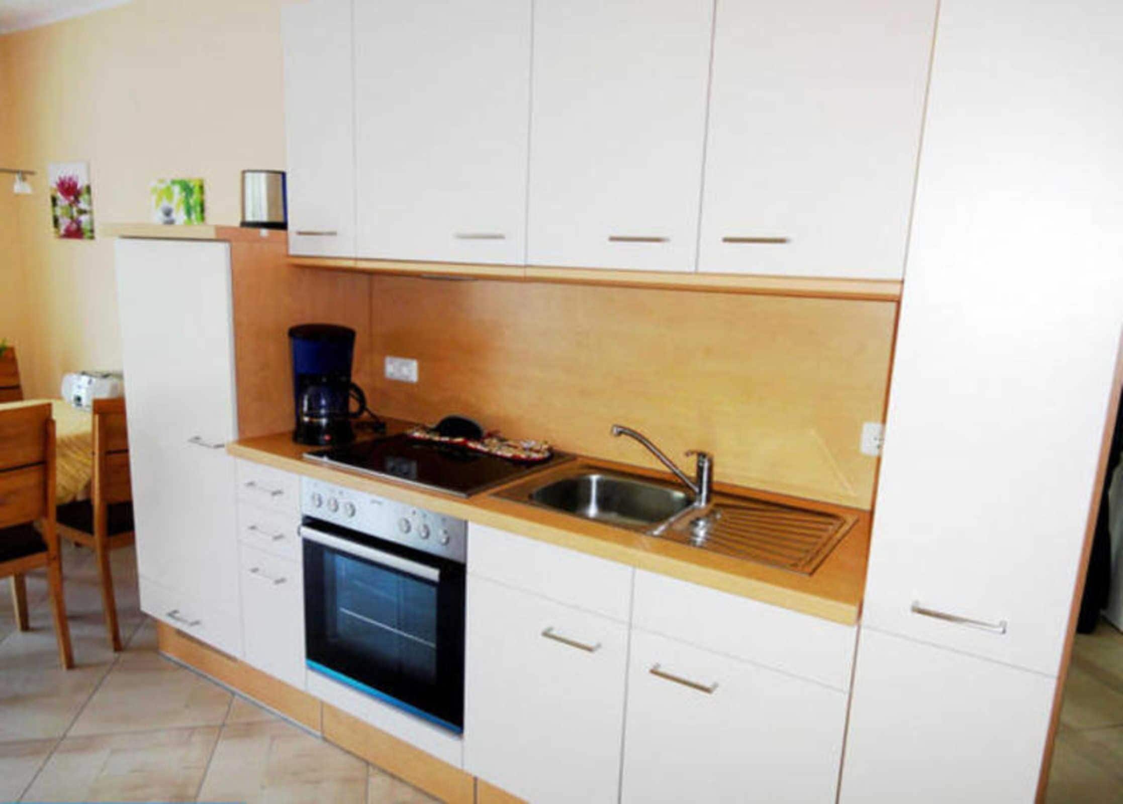 Wasserkocher mit Kaffee-/Teezubehör, Kühlschrank, Ofen, Wasserkocher