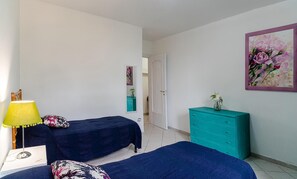 2 chambres, lit parapluie