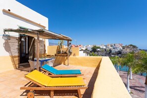 Outdoor dining - La Muralla (Alcalá)