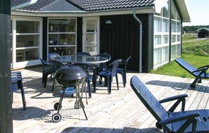 Outdoor dining - Beautiful home in Jerup with sauna (Jerup)