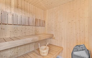 Sauna - Beautiful home in Juelsminde with sauna (Juelsminde)