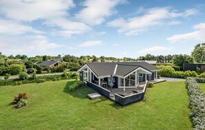 Exterior - Beautiful home in Juelsminde with sauna (Juelsminde)