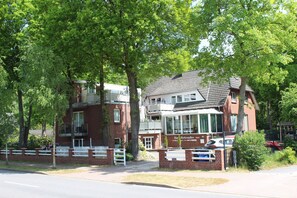 Unclassified image, 4 of 35, button