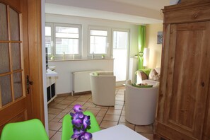 Unclassified image, 5 of 35, button