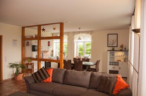 Televisie en een open haard