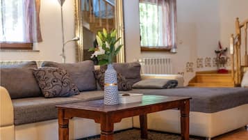 Fernseher, DVD-Player, Tischfußball