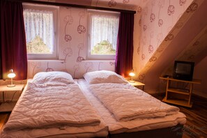 17 bedrooms, travel crib, WiFi