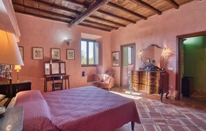 9 dormitorios, cuna de viaje, wifi gratis y ropa de cama