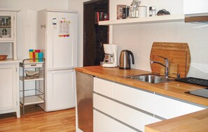Refrigerador, microondas, placa de cocina, lavavajillas
