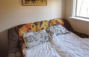 3 bedrooms, travel crib, WiFi