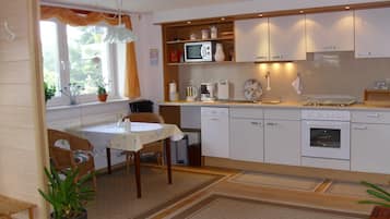 Kühlschrank, Mikrowelle, Ofen, Geschirrspüler