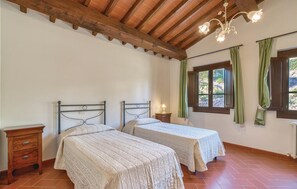 4 bedrooms, travel crib, free WiFi, bed sheets