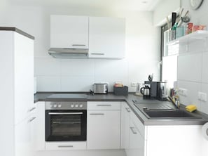 Kühlschrank, Mikrowelle, Ofen, Geschirrspüler