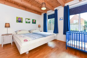 2 bedrooms, in-room safe, travel crib, WiFi