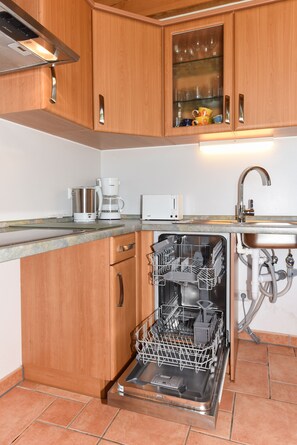 Køleskab, mikrobølgeovn, ovn, opvaskemaskine