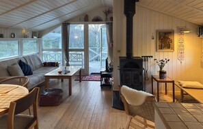 Fernseher, Kamin, DVD-Player, Stereoanlage