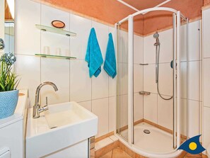 Dusche, Haartrockner, Handtücher