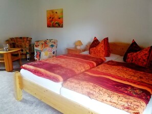 1 habitación, tabla de planchar con plancha, wifi y ropa de cama 