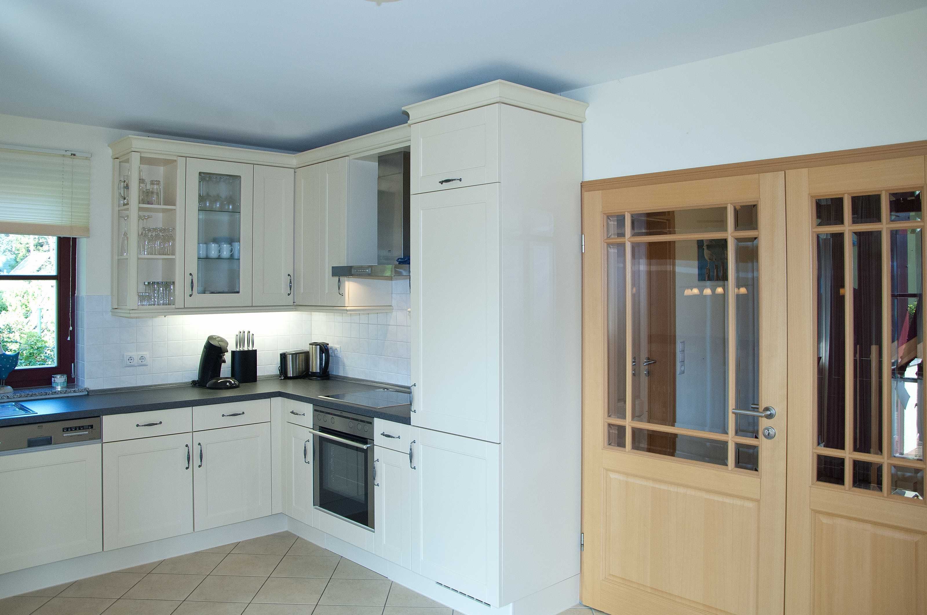 Refrigerador, horno, lavavajillas, silla alta para bebés