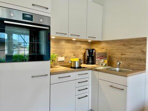 Fridge, microwave, coffee/tea maker, electric kettle - 005 - Hooge (BC.n3) - BUE - Apartment house Seewind (Büsum)