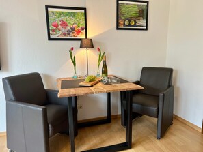 Unclassified image, 3 of 21, button