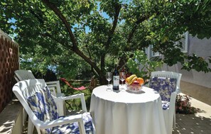 Outdoor dining - Cozy studio in Krilo Jesenice with house sea view (Krilo Jesenice)