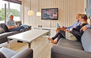 Fernseher, Kamin, DVD-Player, Tischfußball