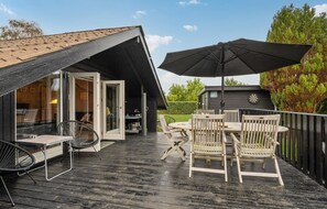 تناول الطعام بالخارج