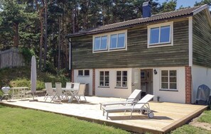 Outdoor dining - Gorgeous home in Borrby with WiFi (Borrby)