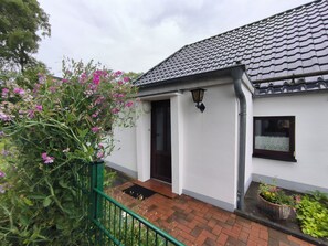 Unclassified image, 4 of 18, button