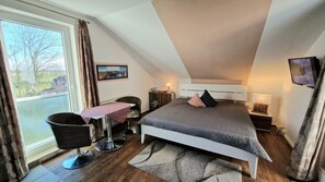 Unclassified image, 3 of 6, button - (266) 1- Room- Apartment-Hafenstraße - Apartment complex Yachthafenresidenz (Kühlungsborn)