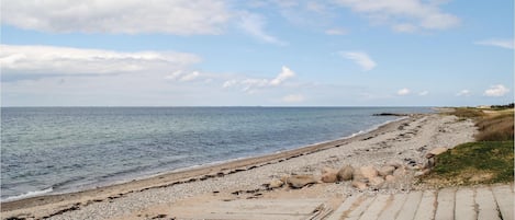 Una spiaggia nelle vicinanze