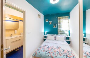 3 bedrooms, iron/ironing board, travel cot, free WiFi